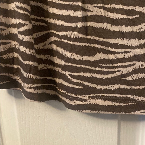 Brown Tan Ruffled Sleeveless Blouse - Picture 7 of 8